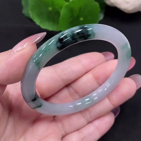 F34982369 Jadeite Round Bangle Size 53 Total Weight Approx. 29.8g (With Breakage/Damage) (Containing Other Mineral Components)
