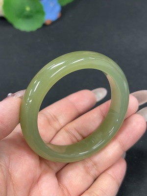 H41898536 和田玉正圈手镯 圈口50.3 货品总重约41g