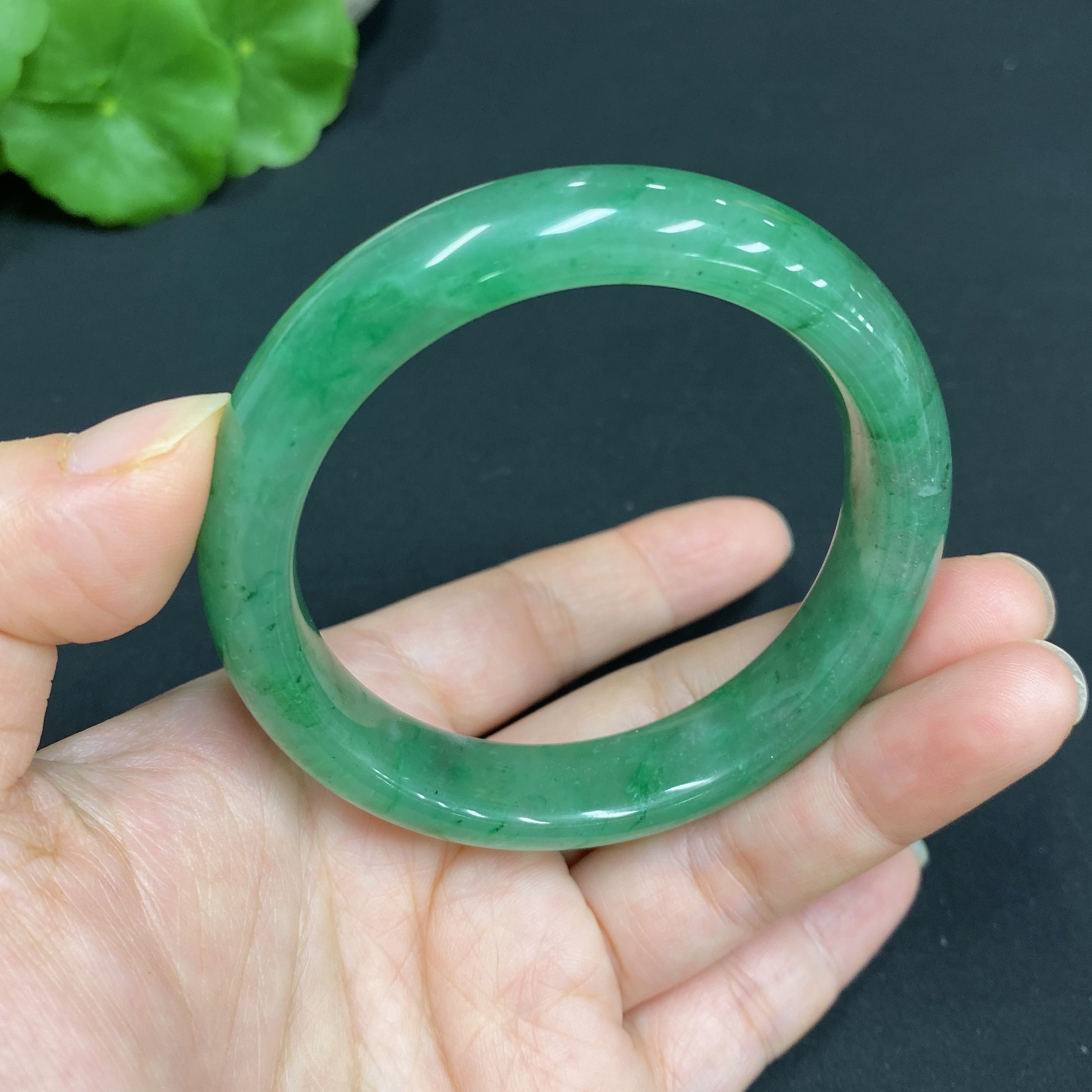 H34015236 African Emerald (Dulong Jade) Round Bracelet