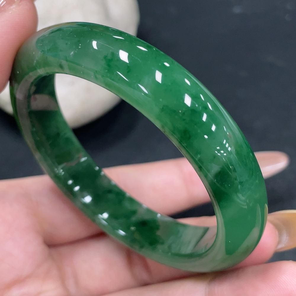H32705144 African Emerald (Dulong Jade) Round Bracelet Size 51.5 Total Weight Approx. 38.8g