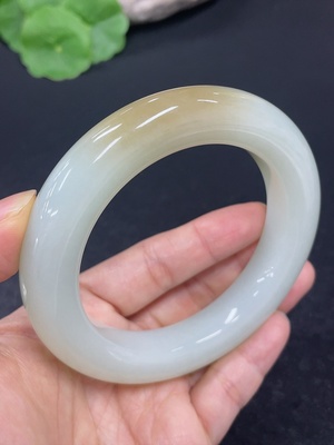 H42954789 和田玉正圈手镯    圈口61    货品总重约105g