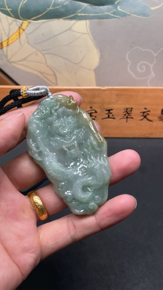 F31611523 Jadeite Dragon Pendant Total Weight Approximately 67.4g (Including Rope Weight)