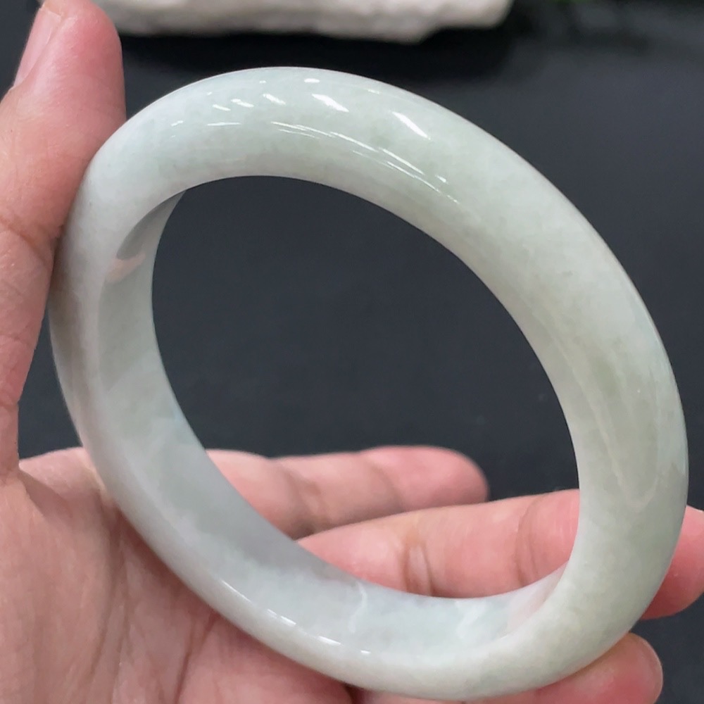 F28194955 Jadeite Circle Bracelet 58.7 Circle Size Gross Weight Approx. 64.27g