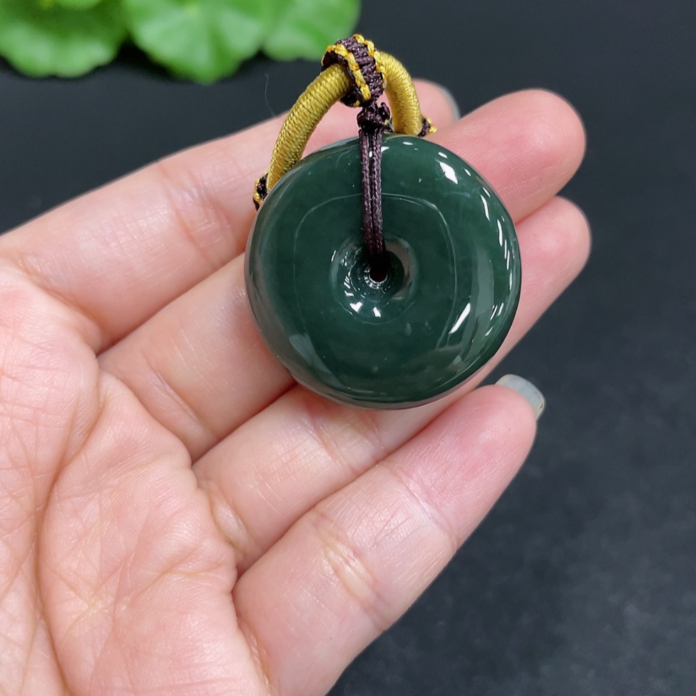H34037114 Hetian Jade Pendant, Peace Knot