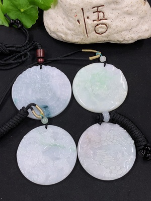 F46525115 翡翠挂件  一手走 货品总重约150.35g
