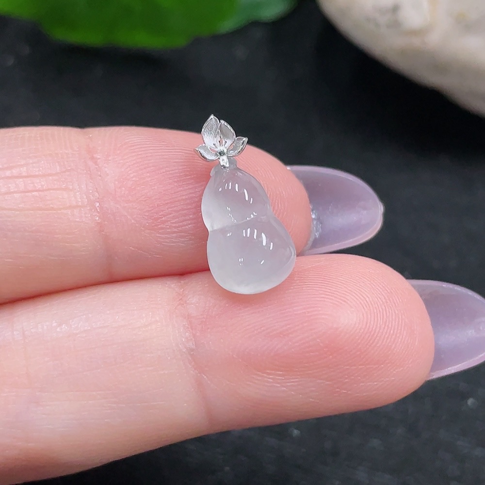 F33918248 Jadeite Gourd Pendant 18K Gold Total Weight Approx. 0.7g