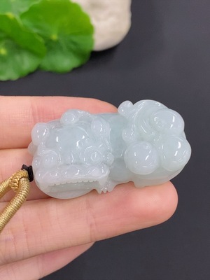 F42976195 翡翠貔貅挂件 货品总重量约28.5克（含绳重）