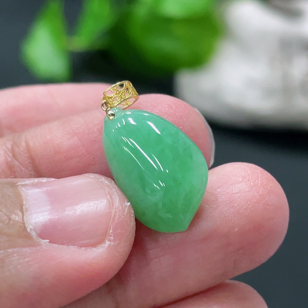F33935235 Jadeite Peach Pendant with 18K Gold Clasp, Total Weight Approx. 1.68g