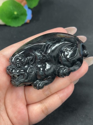 H41939499 和田玉籽料手把件 瑞兽 货品总重约180g