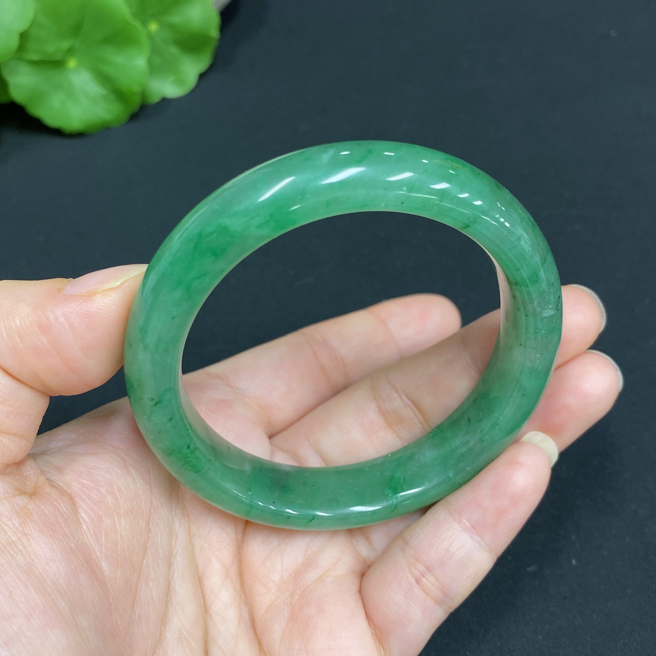 H34015236 African Emerald (Dulong Jade) Round Bracelet