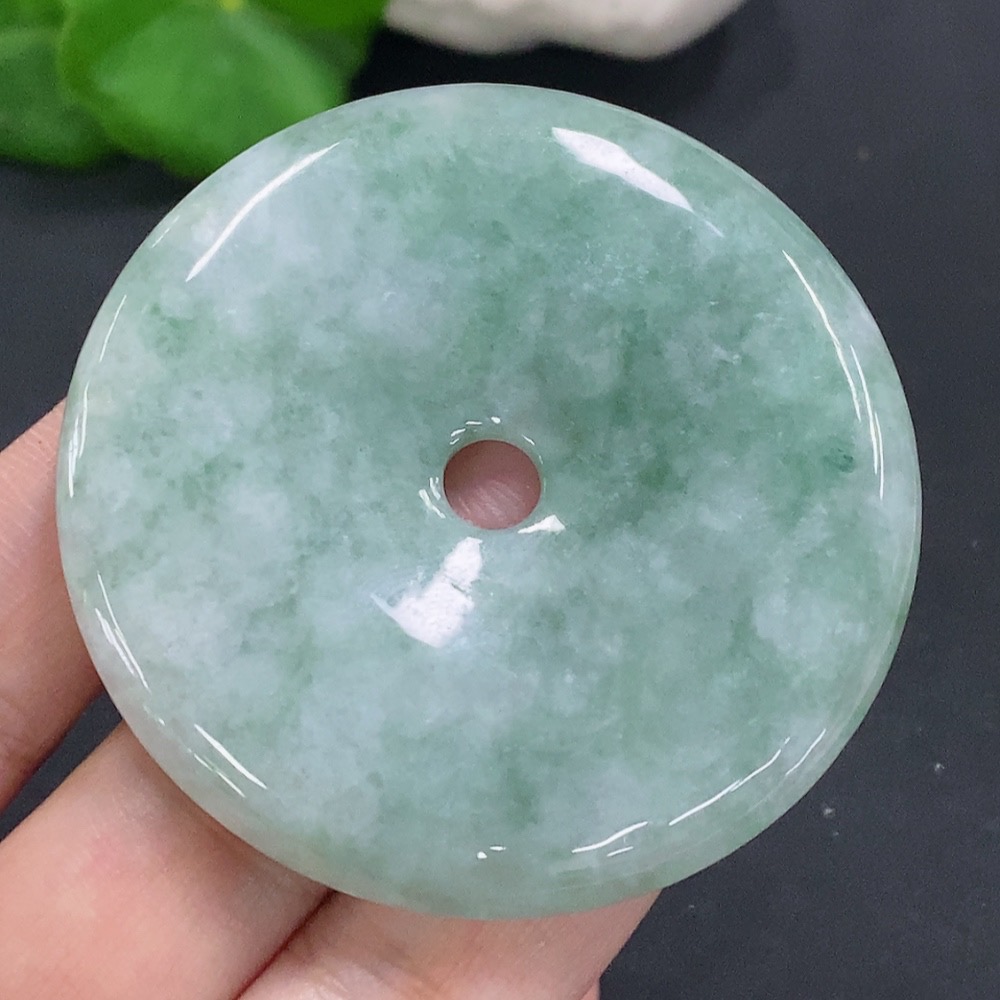 F24832909 JadeitePeace Knot, total weight approx. 43.9g