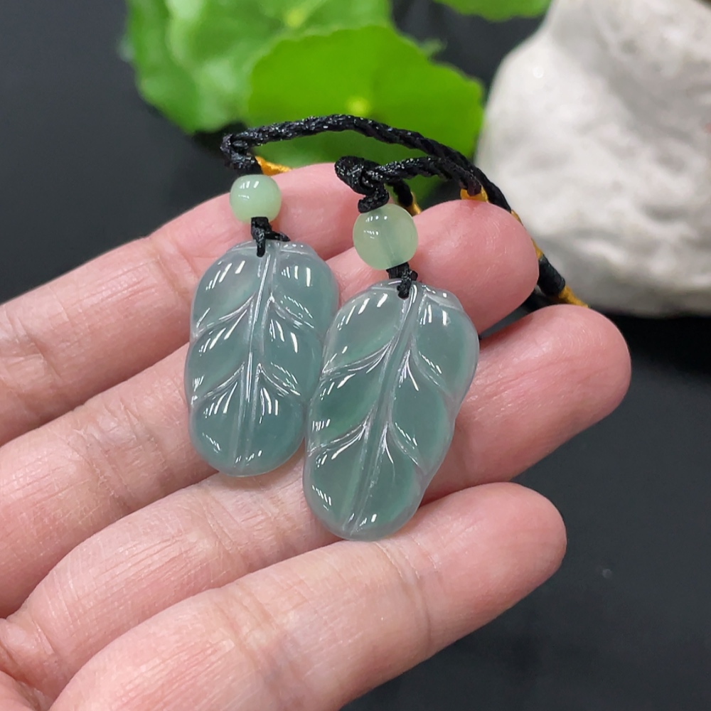 F34978295 Jadeite leaf pendant with non-A grade beads