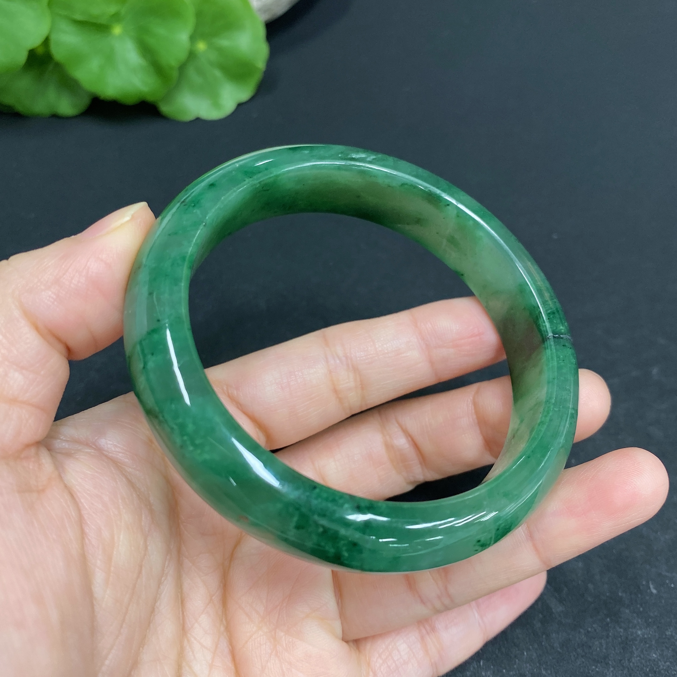 H33903693 African Emerald (Dulong Jade) Round Bracelet