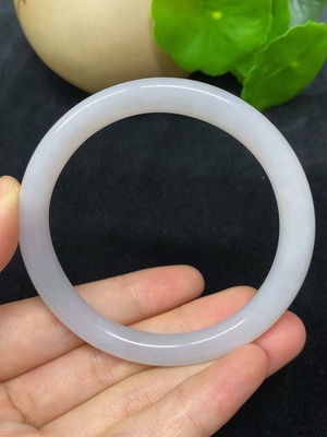 F45335906 翡翠圆条手镯 总重约26.58g 圈口54.4