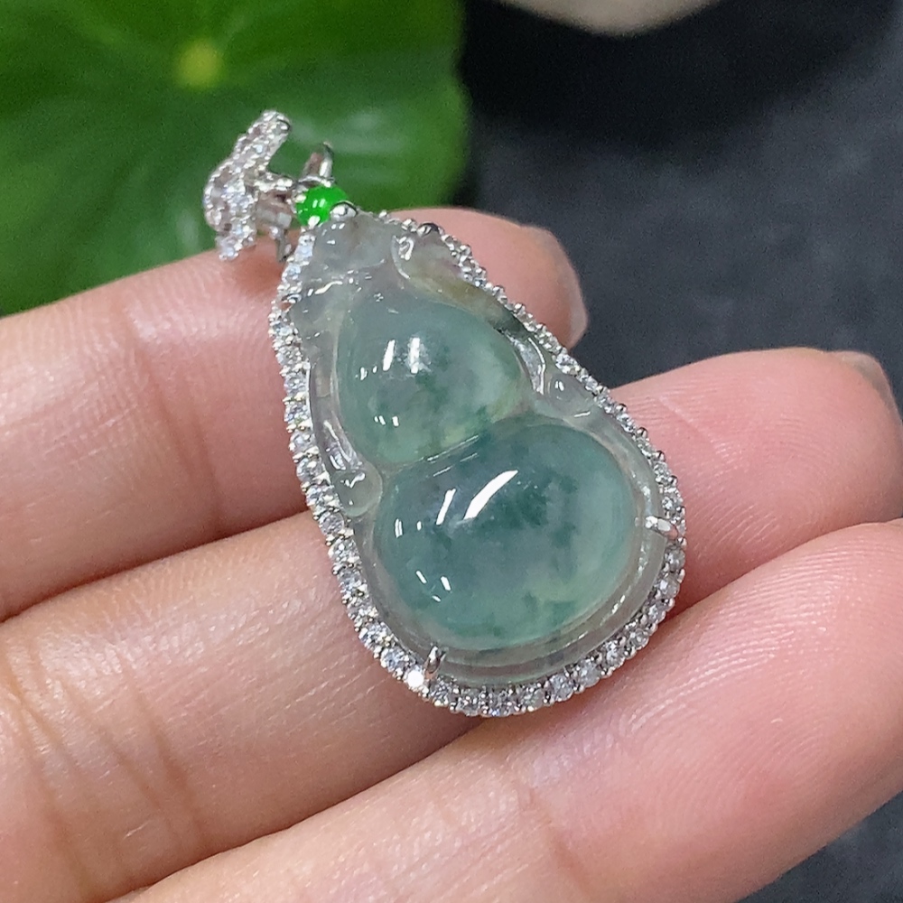 F34977120 Jadeite Inlaid Calabash Pendant 18k with Diamond Accents Total Weight Approx. 4.97g