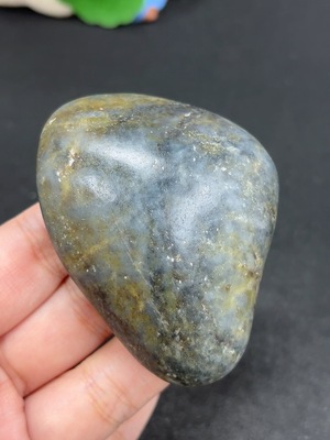 H46521866 和田玉 皮色成因未定 含其他矿物成分 货品总重约129g