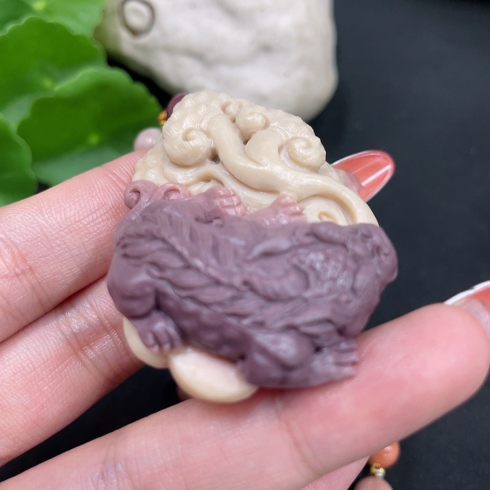 H34062665 Alashan Agate Pendant - Auspicious Beast, contains other mineral components, non-gold, total weight approx. 70.5g (including chain)