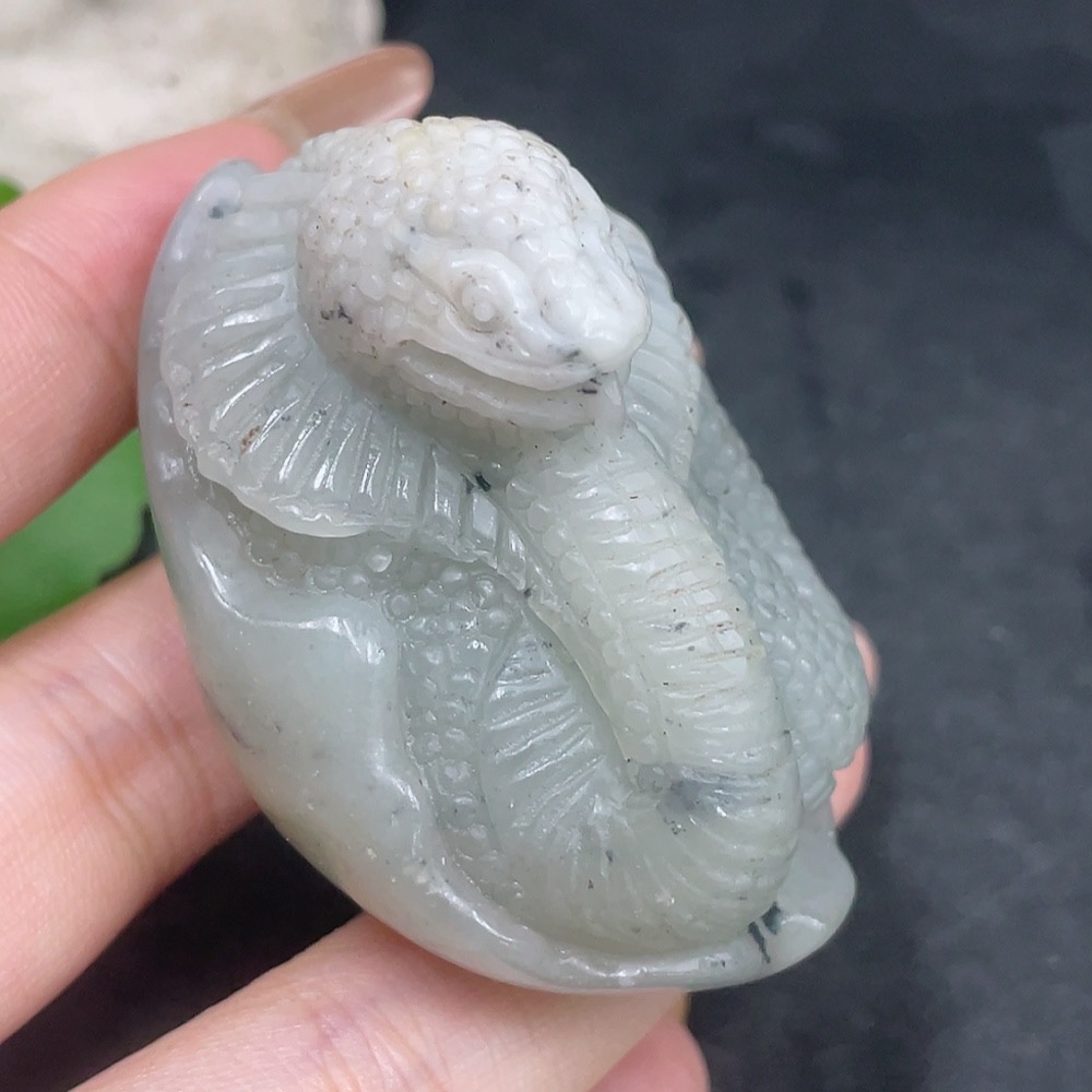 H32777278 Hetian Jade Handheld Piece - Snake - Undetermined Skin Color Origin - Contains Other Mineral Components - Total Weight Approx. 89.7g