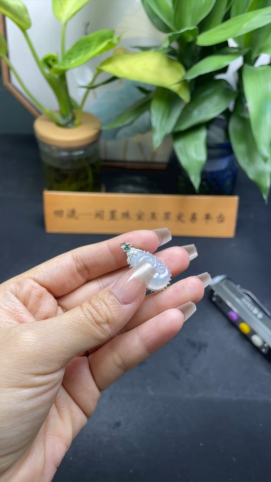 F35139509 Jadeite Ruyi Pendant with 18K Gold and Diamond Accents, Total Weight Approximately 4g