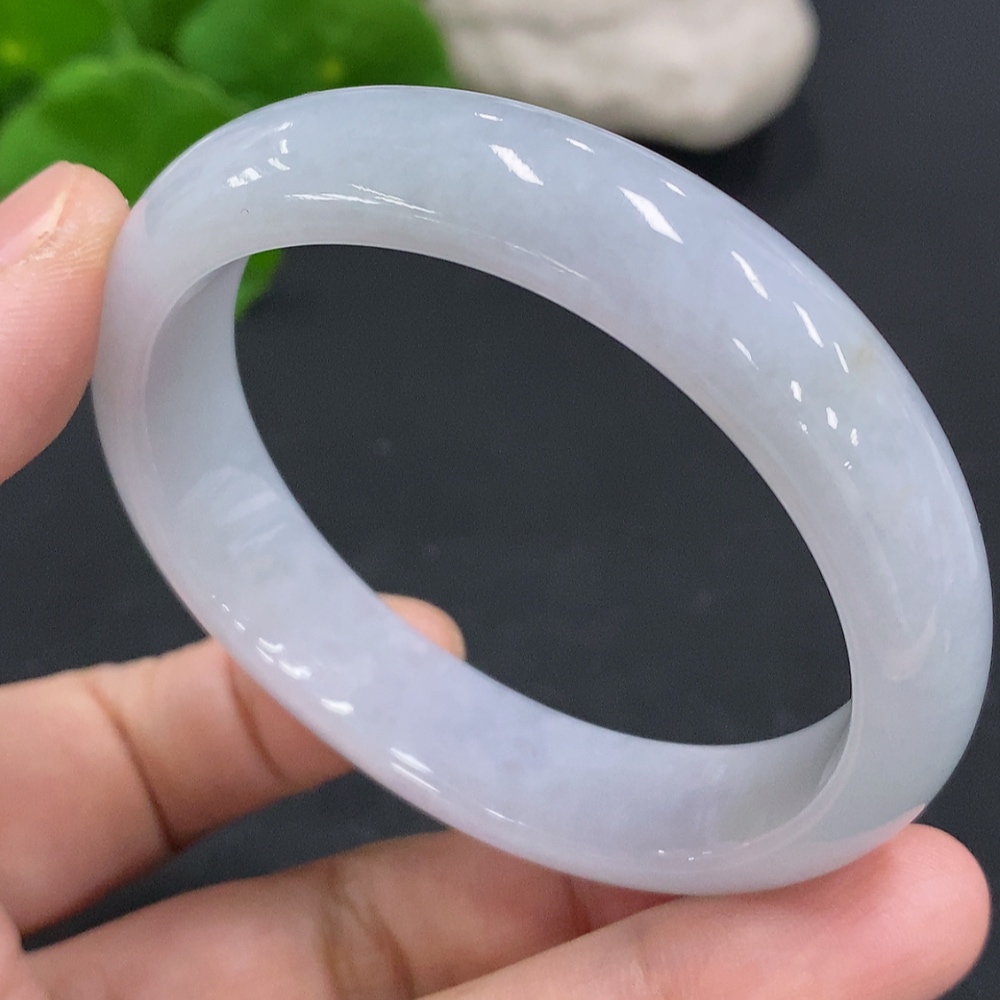 F30552912 Jadeite Imperial Concubine Bangle Size 52/46.4 Total Weight Approx. 42g