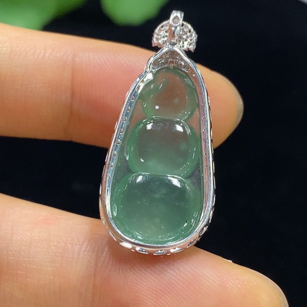 F35114194 Jadeite Lucky Bean Pendant Set in 18k Gold with Diamond Accents, Total Weight Approximately 3.55g