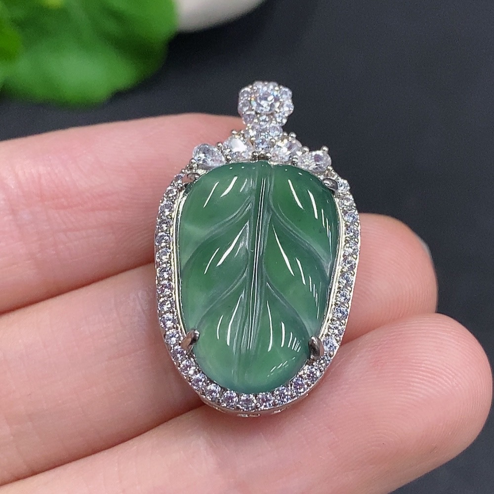 F33940944 Jadeite Leaf Pendant Non-Gold Inlaid Total Weight Approx. 4.7g