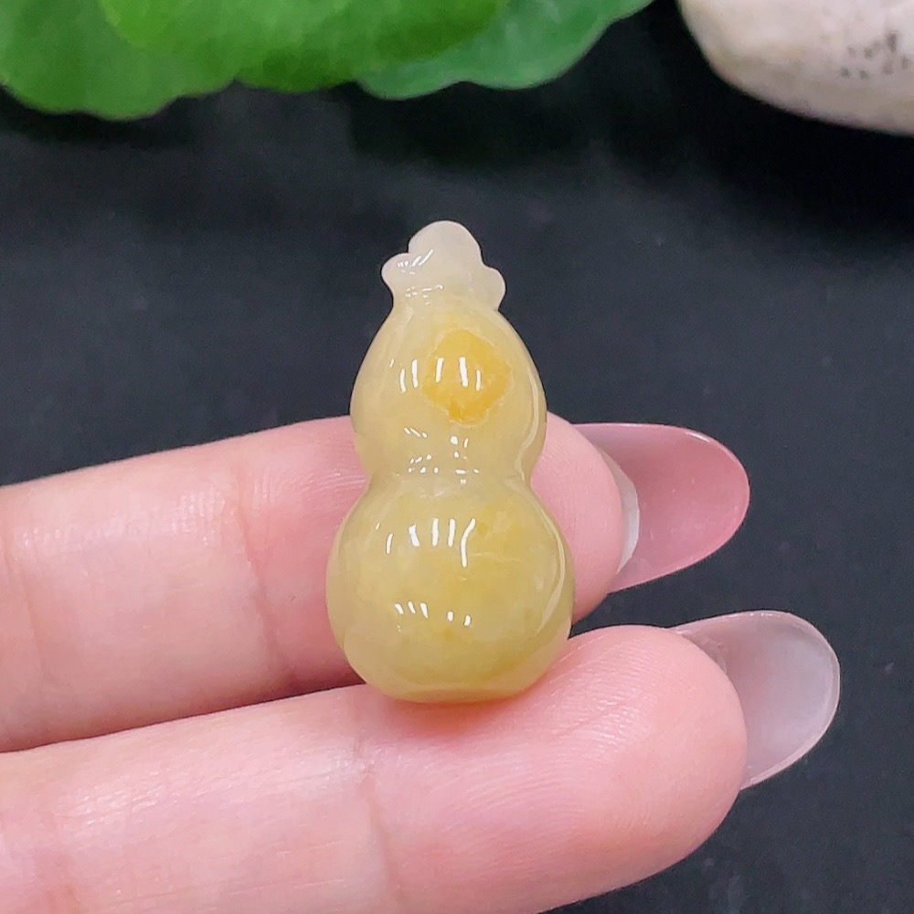 F34982783 Jadeite gourd pendant Total weight: Approx. 6.9g (Color origin of yellow part undetermined)