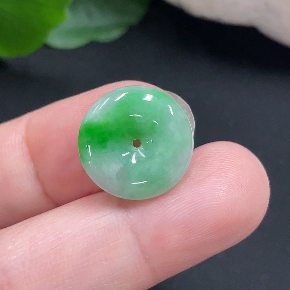 F31593209 Jadeite Peace Knot Pendant Total Weight Approx. 1.6g