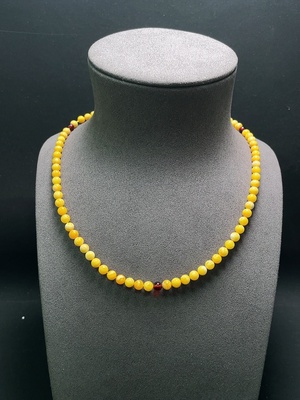 C34993440 Amber and Beeswax Necklace Total Weight Approx. 11.83g Size About 5.3mm