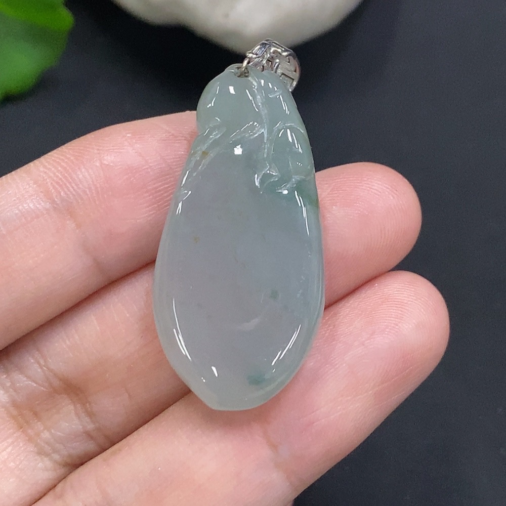 F34051707 Jadeite Longevity Monkey Pendant with 18K Gold Clasp, Total Weight Approximately 9.3 Grams