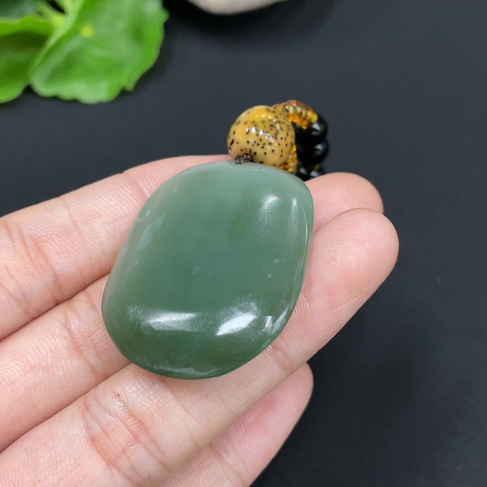 H29352918 Hetian Jade Pendant with Non-Hetian Jade Chain Total Weight Approx. 38.9g (Incl. Chain)