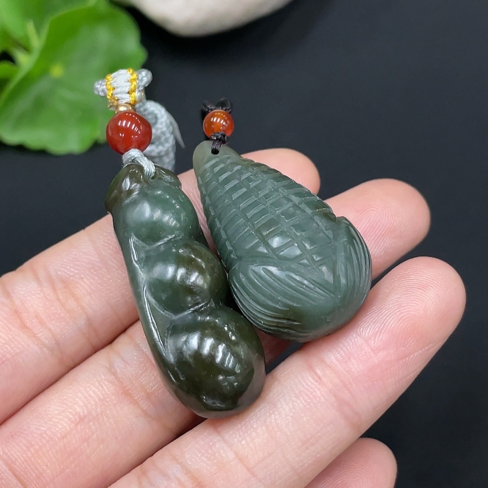 H27170281 Hetian Jade Pendant Corn + Lucky Bean