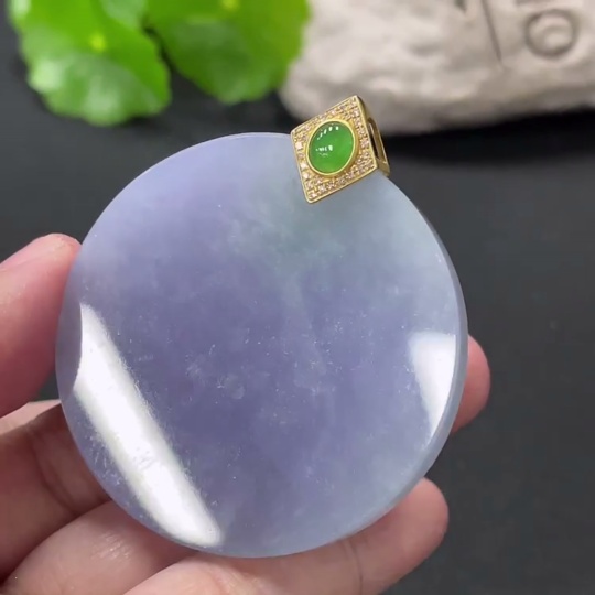 F34978090 Jadeite Plain Pendant with 18K Gold Clasp and Diamond Accents, Total Weight Approx. 33.5g