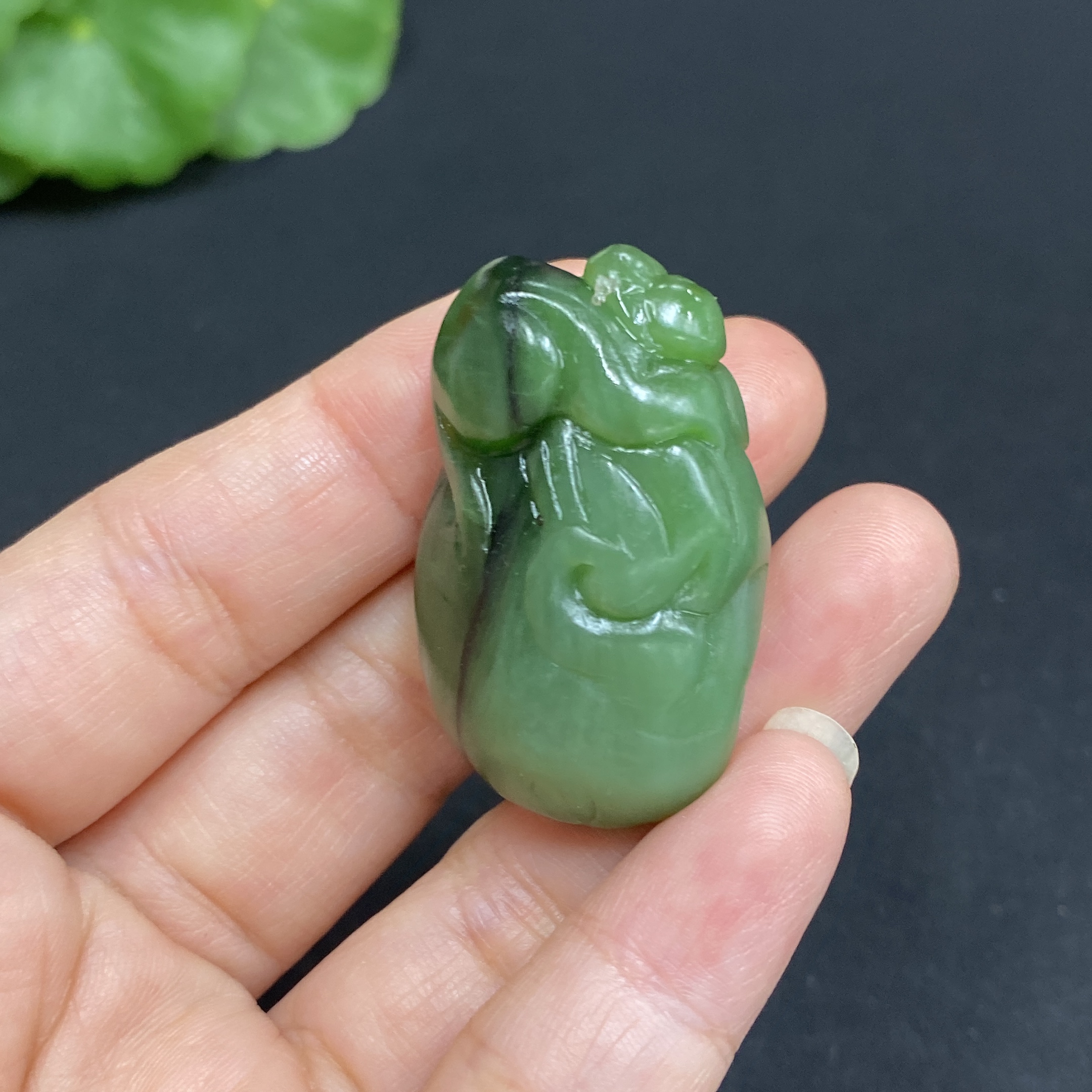 H34986390 Hetian Jade Jasper Pendant - Lucky Monkey Presenting Longevity - Total Weight: Approx. 20.2g