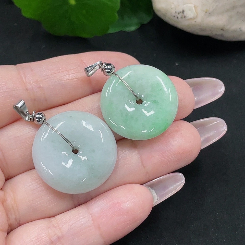 F34069648 Jadeite Peace Knot Pendant Non-Gold Inlaid