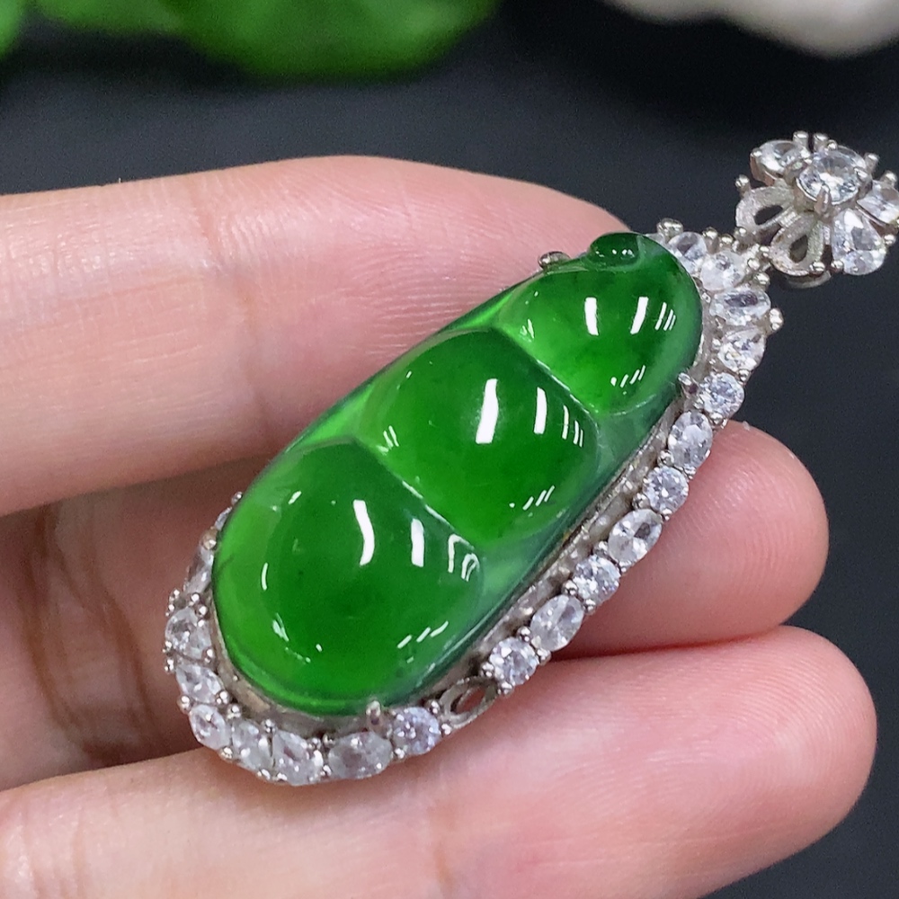 F34022868 Jadeite Auspicious Bean Inlaid Pendant Non-Gold Inlaid Total Weight About 7.4g