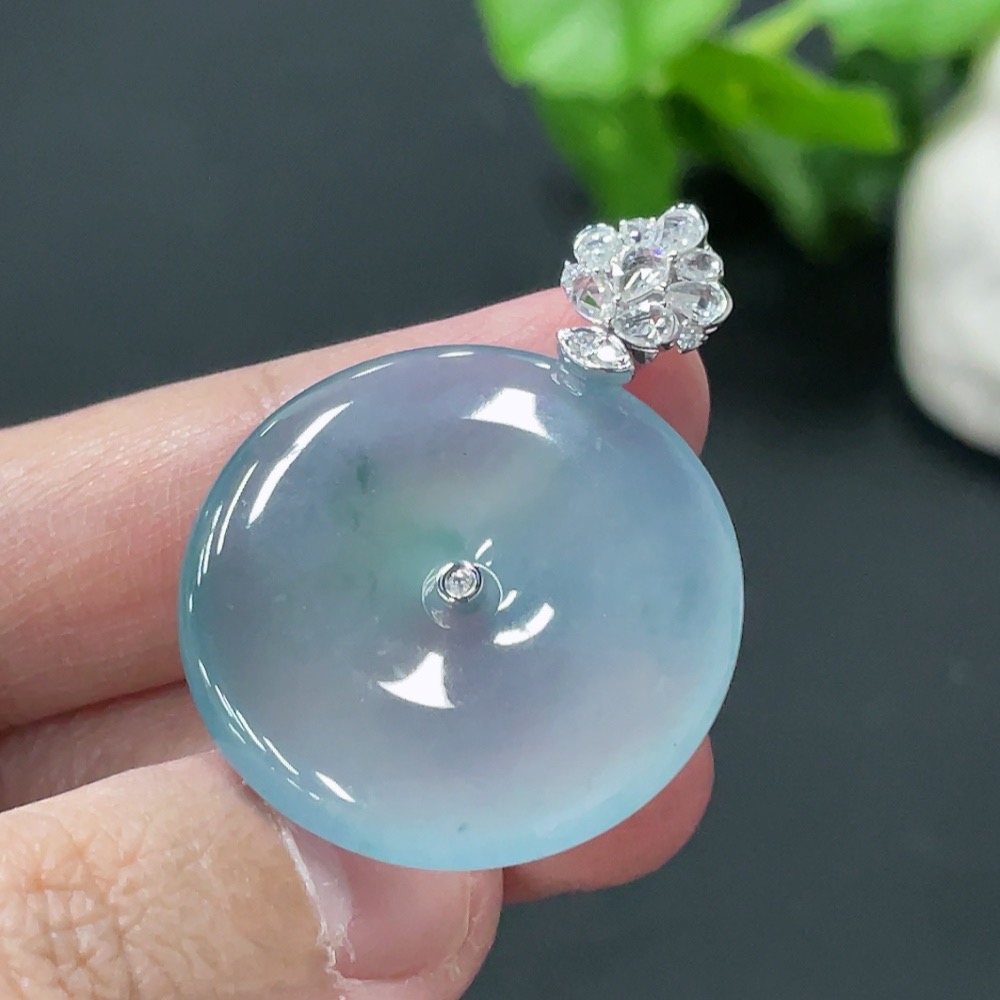 F35109494 Jadeite Pendant Peace Buckle 18k with Diamond Accent Total Weight Approx. 11.43g