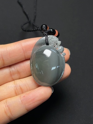 C46537688 水晶挂件 颜色成因未定 可见有机物 货品含绳总重约20.44克