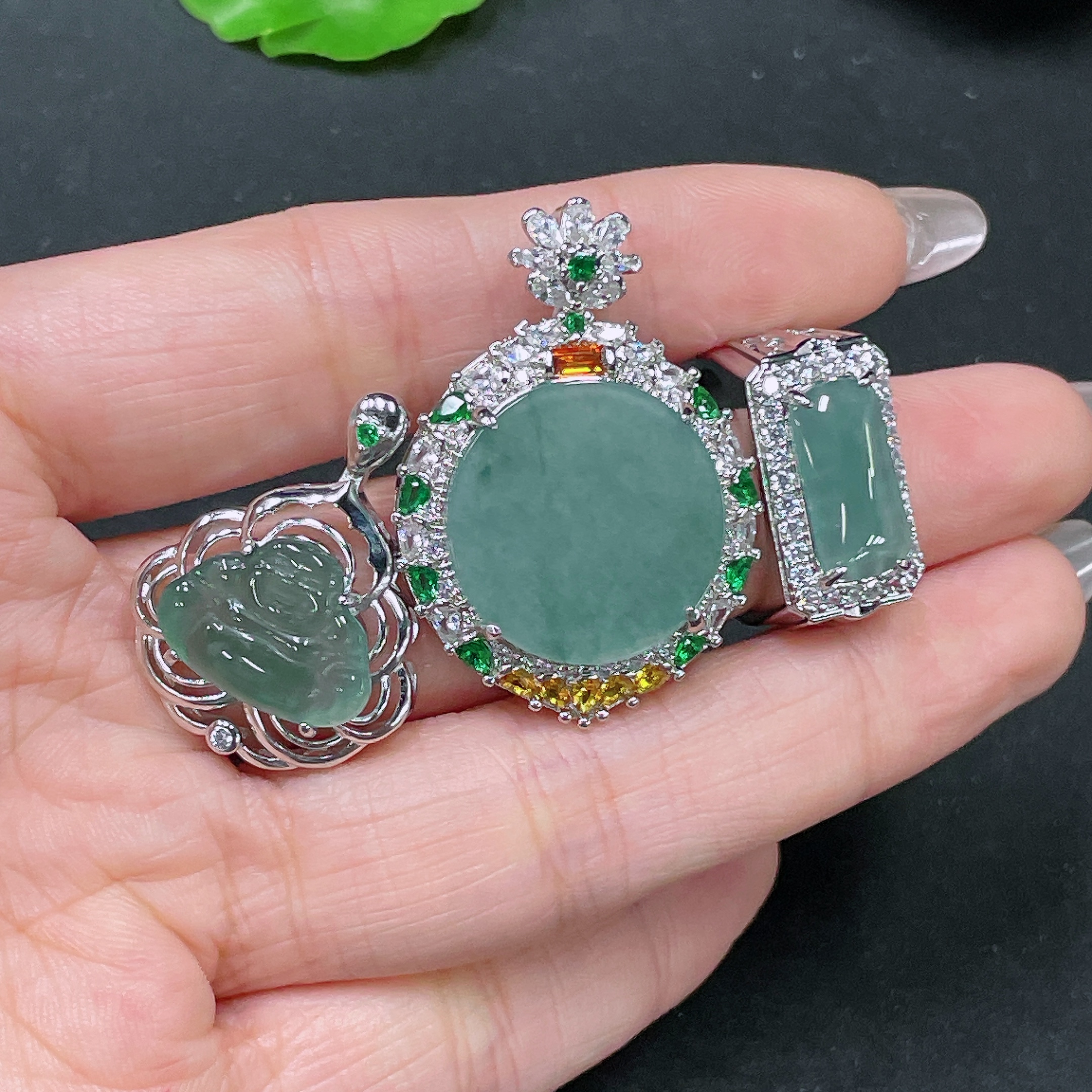 F35105374 Jadeite Inlaid Pendant Sell as a Lot