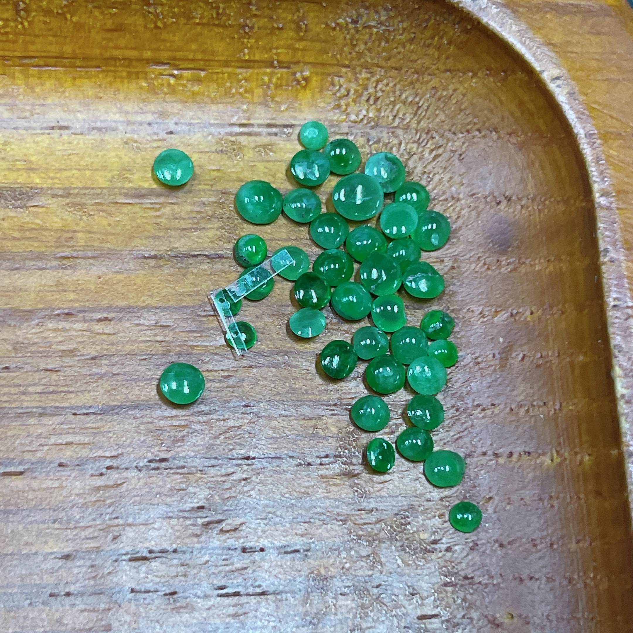 F35138611 Jadeite Cabochon 30+ Sell as a Lot Total Weight Approx. 0.7g (Incl. Small Bag Wt.)