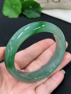 F41942782 翡翠正圈手镯 圈口55 货品总重约60.2g