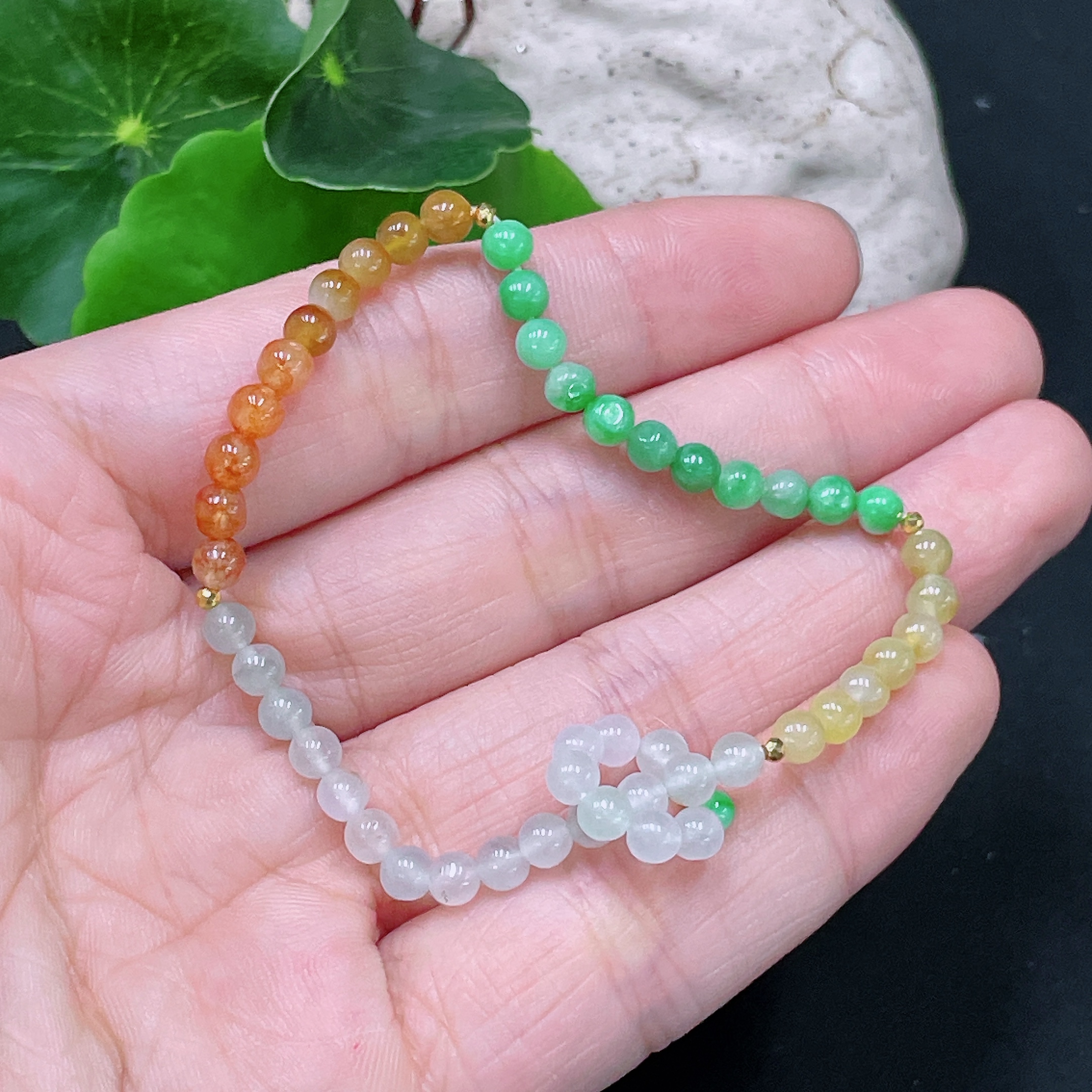 F33892729 Jadeite bracelet approx. 3.8mm with 72% gold content total weight approx. 5.3g (color origin undetermined)