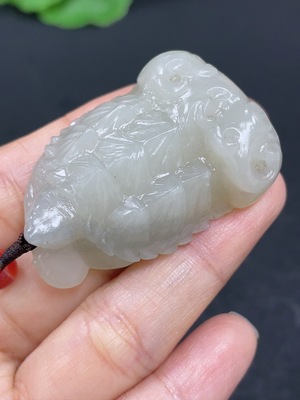 H46560245 和田玉挂件  鳄龟  皮色成因未定   货品总重约（含绳）27.7g