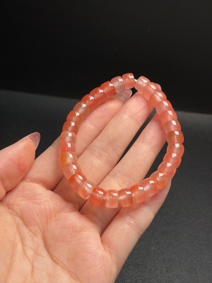 C29341443 South Red Agate Bracelet, approx. 8.3mm, total weight about 21.11g, visible organic matter