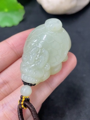 H46574197 和田玉挂件   龙龟   货品总重约（含绳）23.6g