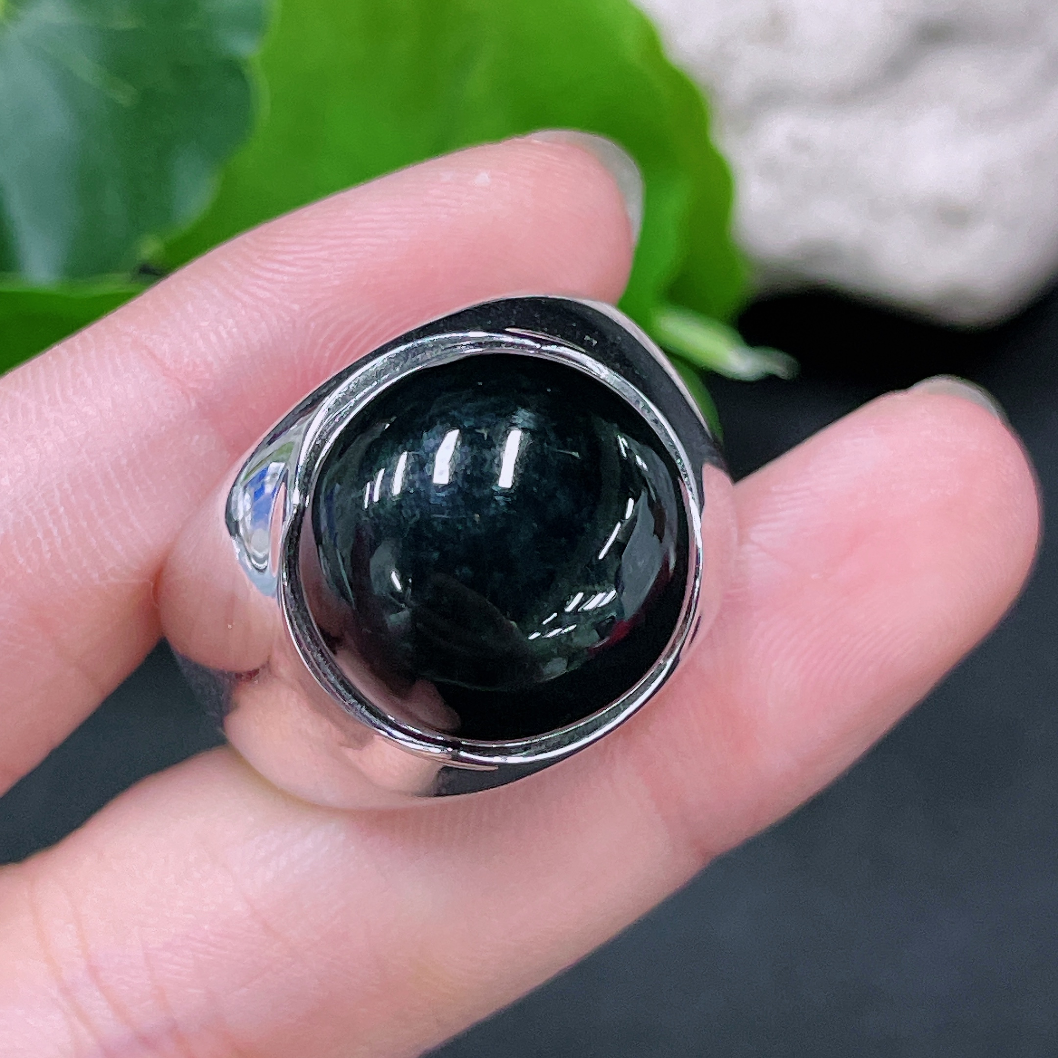 F33918837 Jadeite Cabochon Inlaid Ring (No Markings Surface Tested 18K Gold) Size 26 Total Weight Approx. 9.5g