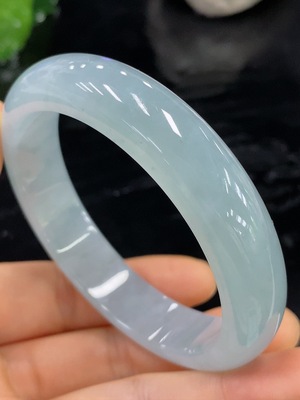 F26028050 Jadeite Round Bangle