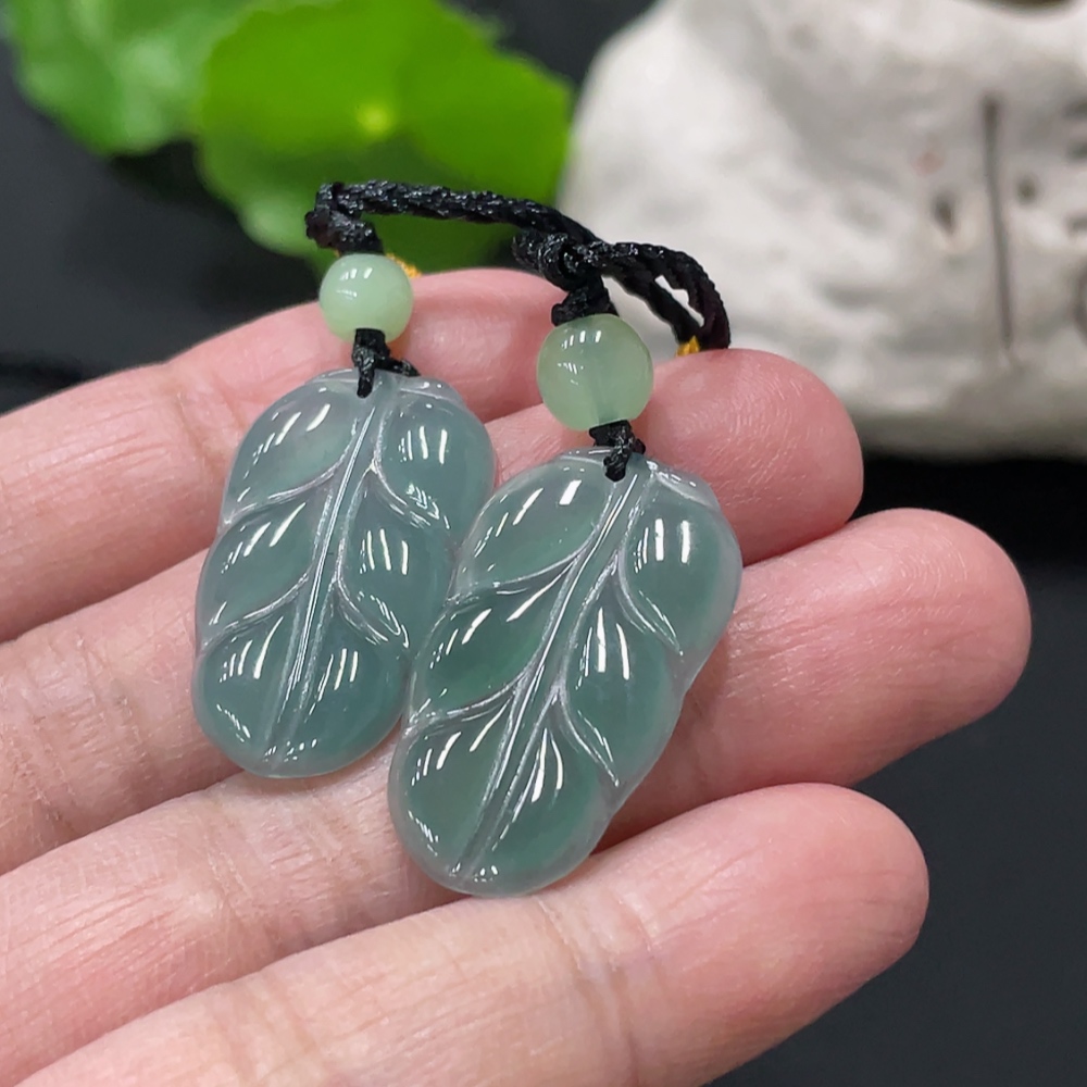 F34978295 Jadeite leaf pendant with non-A grade beads