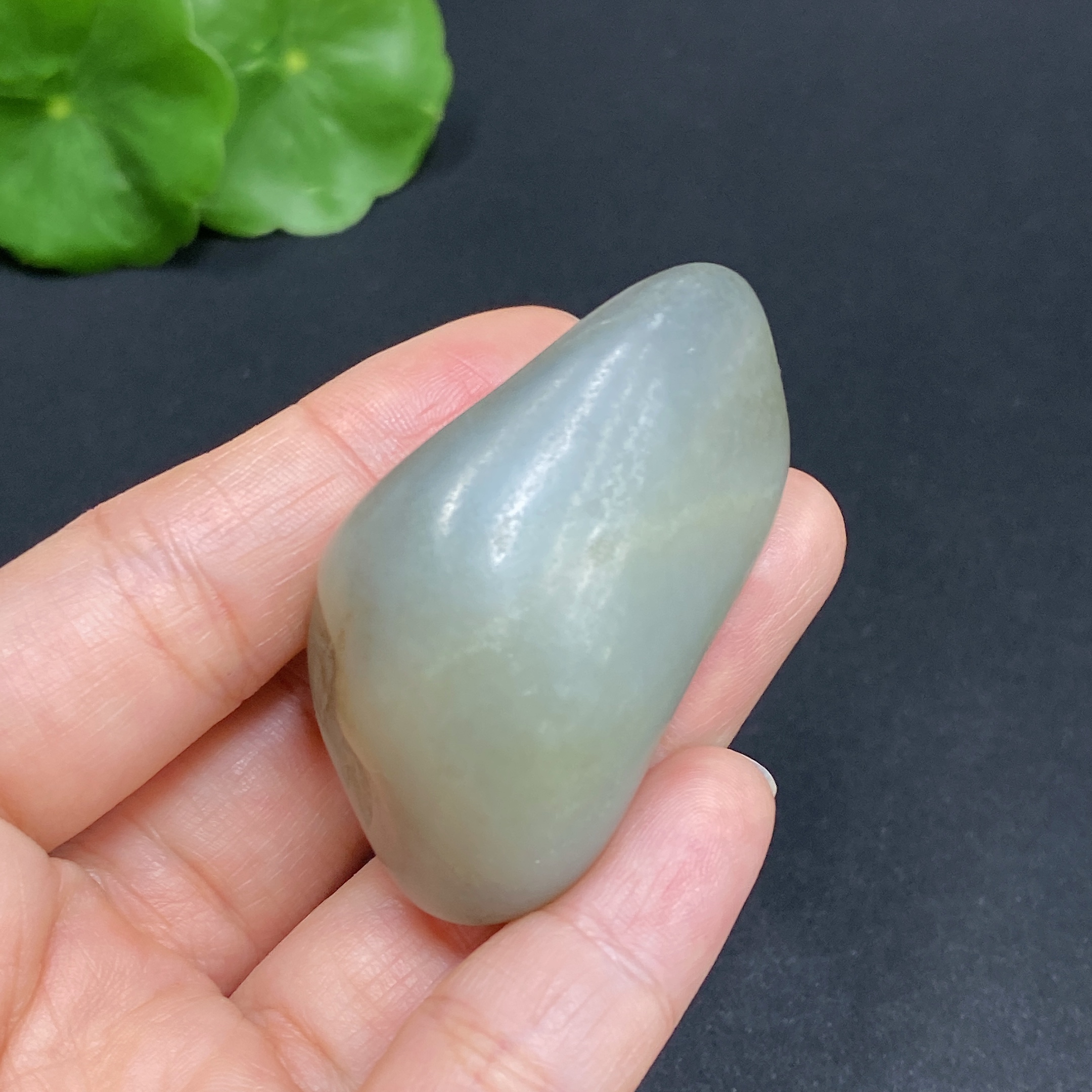 H31666978 Hetian Jade Total weight approx. 41g Undetermined skin color origin