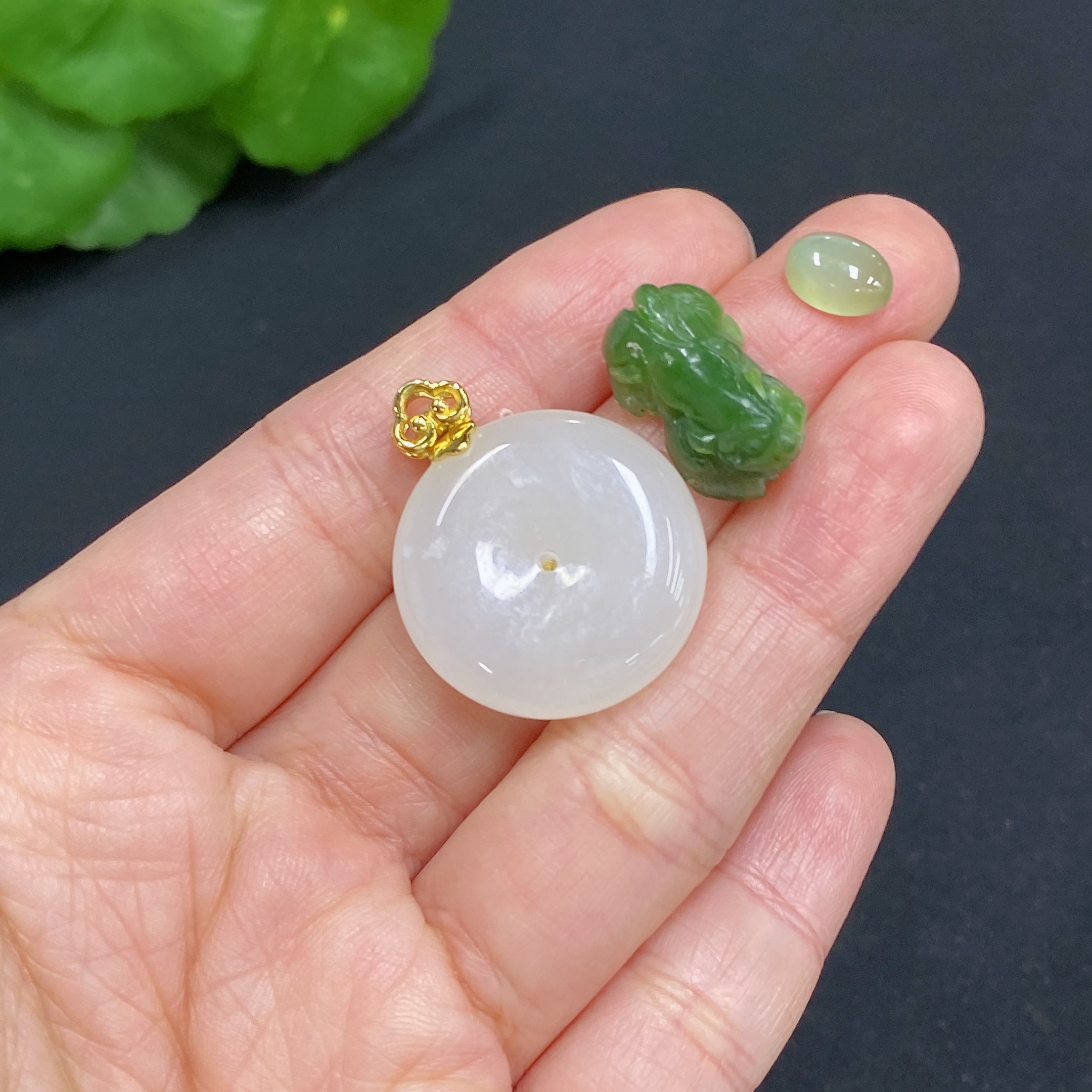 H29407516 Hetian Jade Pendant Non-Gold Total Weight Approx. 8g